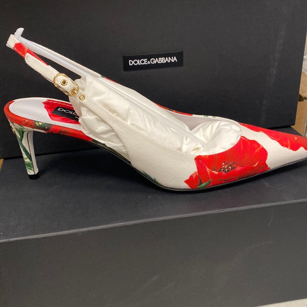 Brand new Dolce and Gabbana shoes. Slingback size 39.5